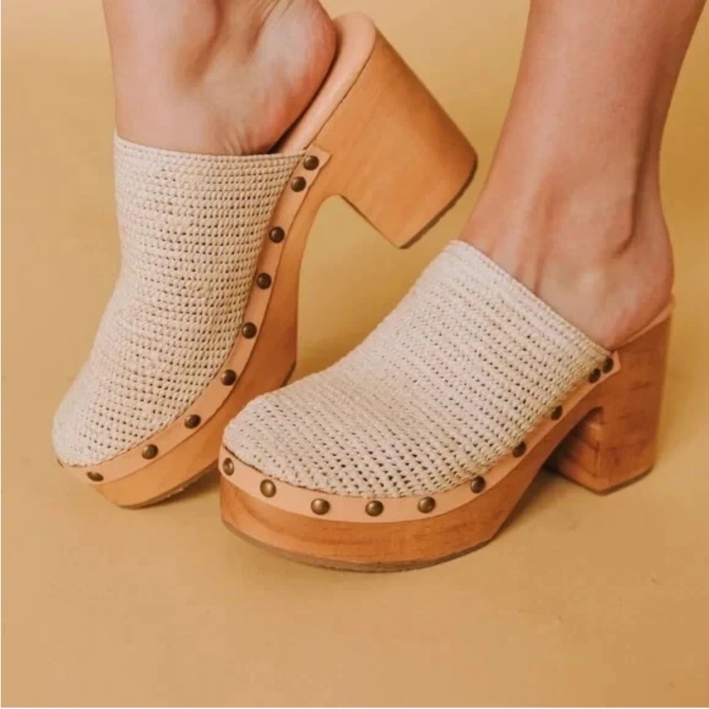 Free People Claudia Crochet Studded Clogs Mules‎ Size 40 Cream Tan